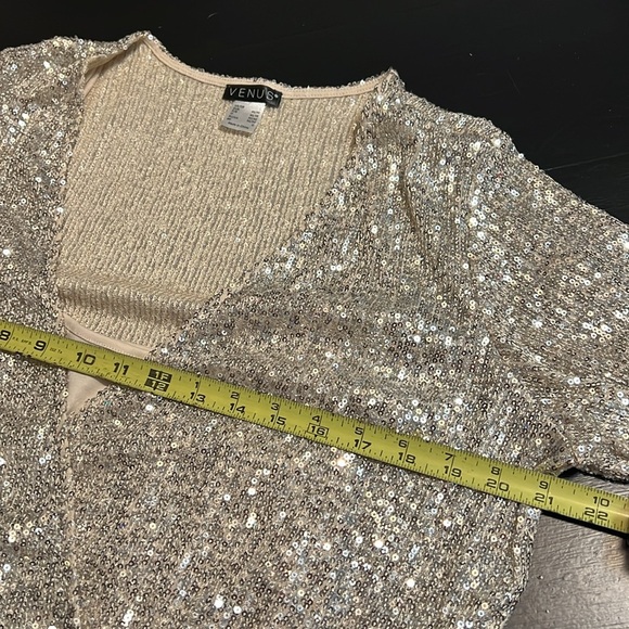 Venus sequin top size large flare sleeves - Picture 5 of 6